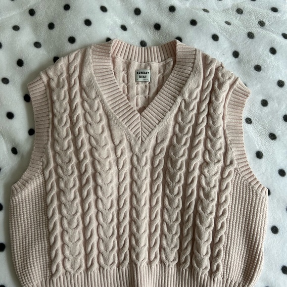 SUNDAY BEST (ARITZIA) SWEATER VEST - Picture 4 of 5